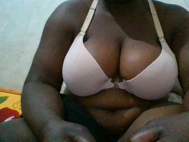 bigboobies2 webcam