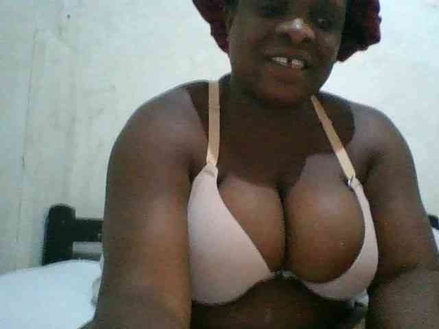bigboobies2 webcam