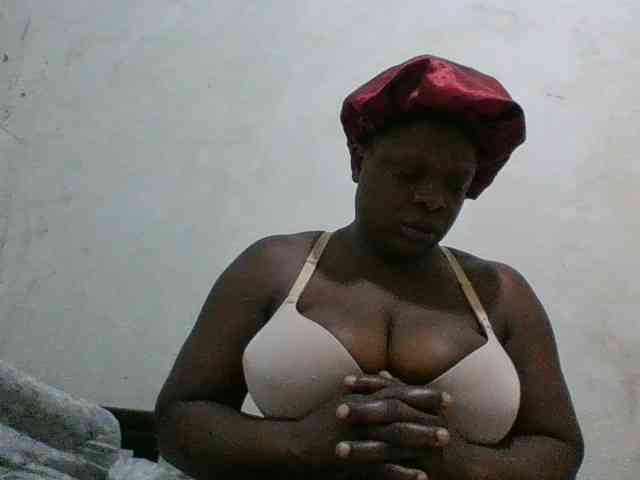 bigboobies2 webcam