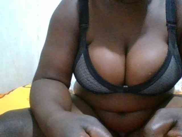 bigboobies2 webcam