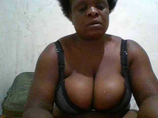 bigboobies2 webcam