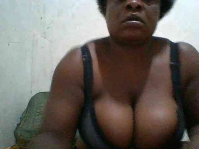 bigboobies2 webcam