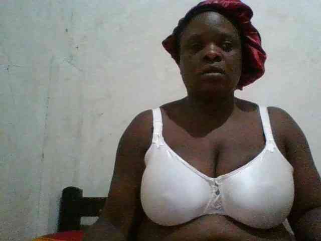 bigboobies2 webcam