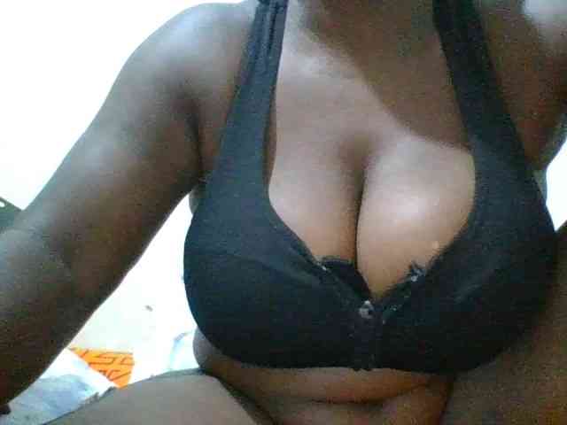 bigboobies2 webcam