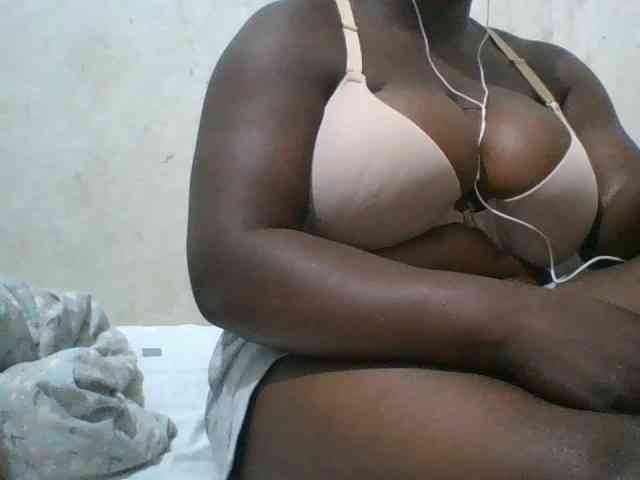 bigboobies2 webcam