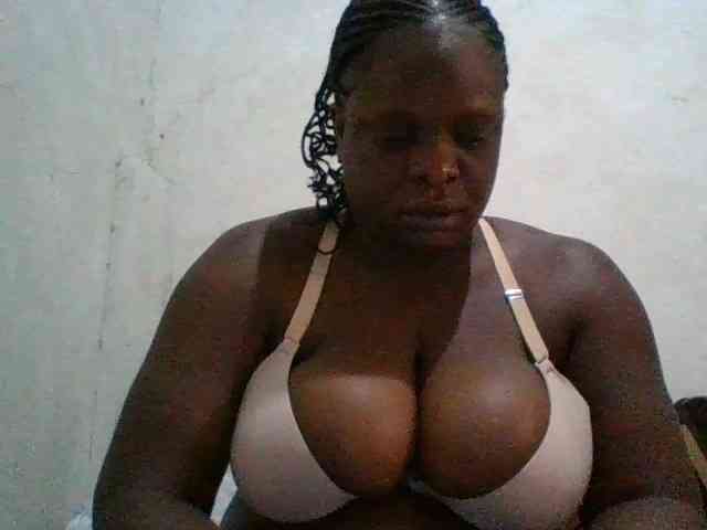bigboobies2 webcam