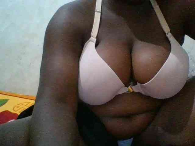 bigboobies2 webcam
