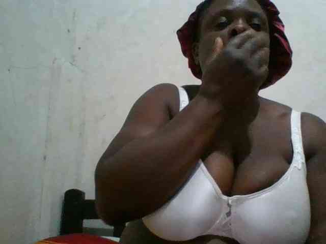bigboobies2 webcam