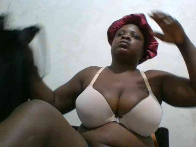 bigboobies2 webcam