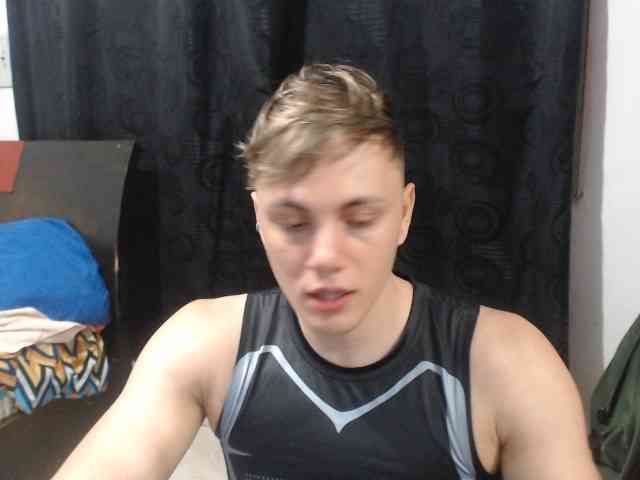 Shamiryenrique's cam show statistics and live stream