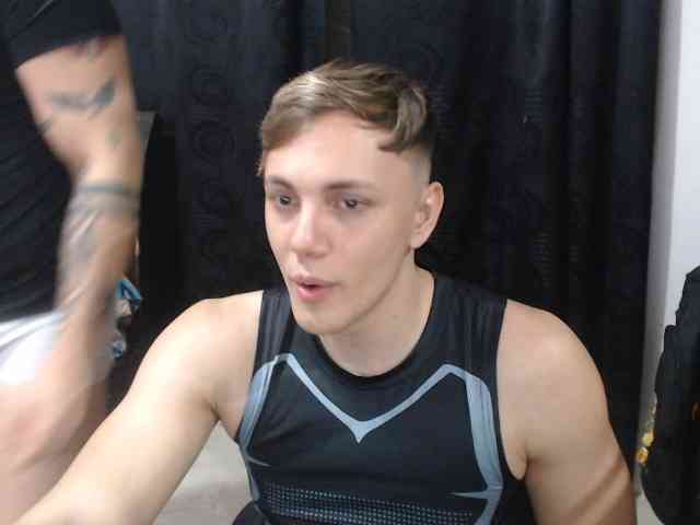 shamiryenrique Live Webcam on BongaCams