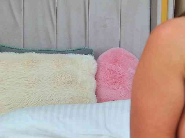 EmilyNovaa webcam