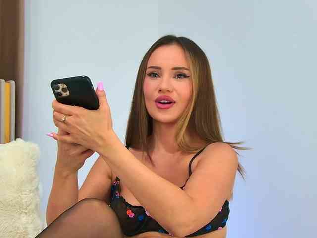 EmilyNovaa webcam