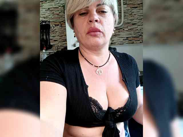 murr-kitty Live Webcam on BongaCams