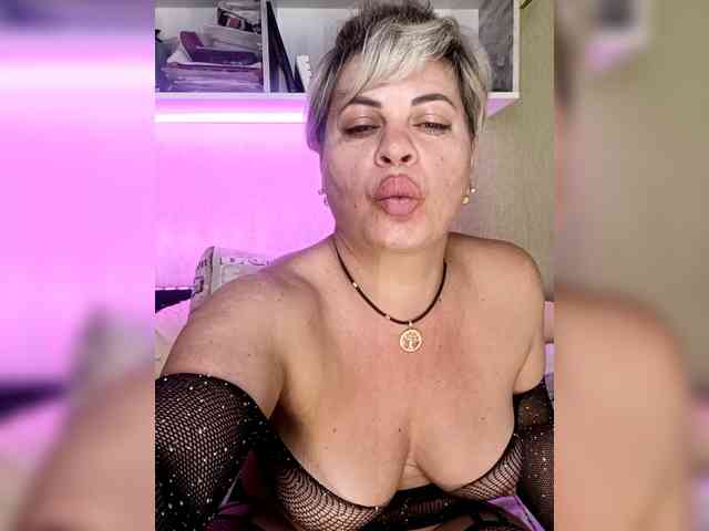 murr-kitty Live Webcam on BongaCams