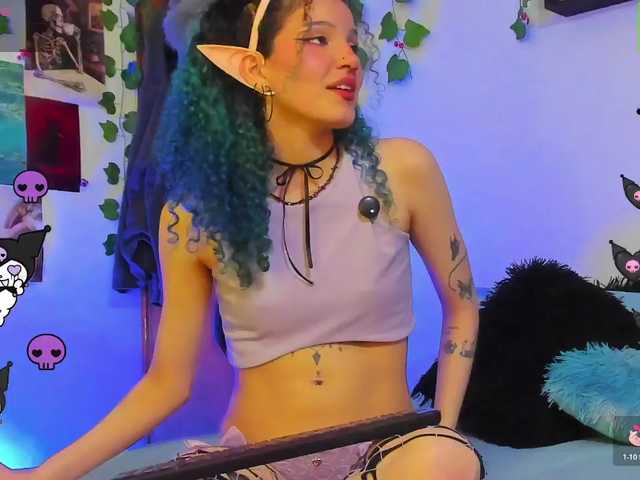 le modèle Bluedarkelf888 est en webcam porno dans un show sur le site bongacams, il possède les tags suivants: Latino/Hispanic,Brunette,Trimmed