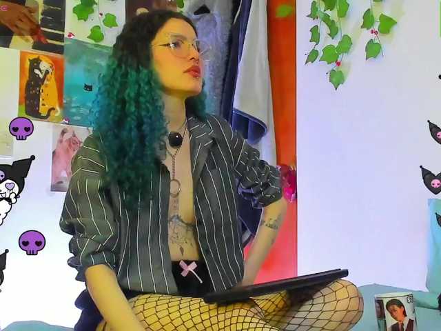 le modèle Bluedarkelf888 est en webcam porno dans un show sur le site bongacams, il possède les tags suivants: Latino/Hispanic,Brunette,Trimmed