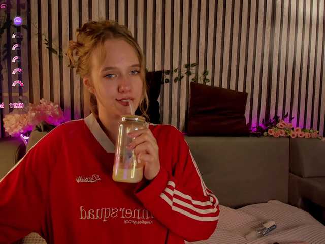Casey-Sweeet live cam on BongaCams