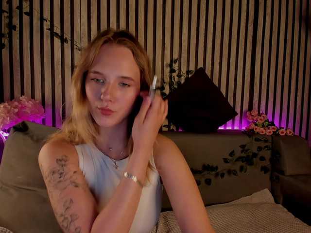 Casey-Sweeet live cam on BongaCams