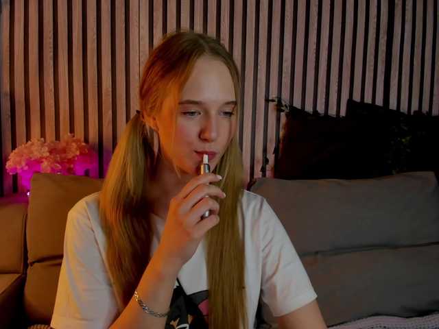 Casey-Sweeet's BongaCams show and profile