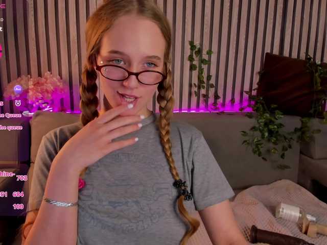 Casey-Sweeet's BongaCams show and profile