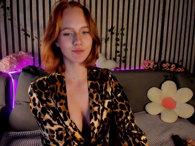 Casey-Sweeet live cam on BongaCams