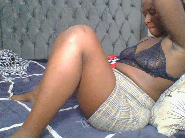 Silentqueen93 live cam on BongaCams