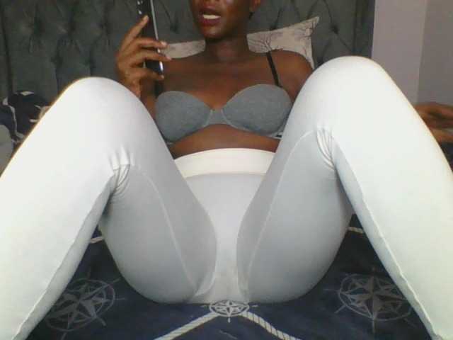 Silentqueen93 live cam on BongaCams