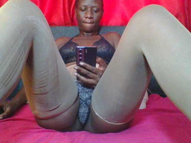 Silentqueen93 live cam on BongaCams