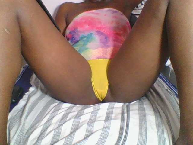 Silentqueen93 live cam on BongaCams