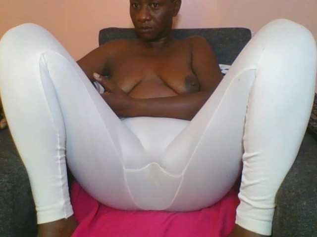 Silentqueen93 live cam on BongaCams