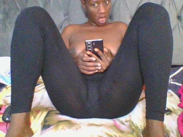 Silentqueen93 live cam on BongaCams