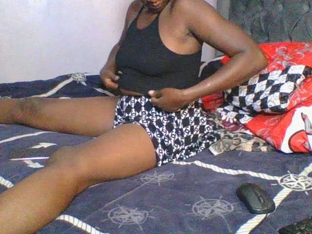 Silentqueen93 live cam on BongaCams