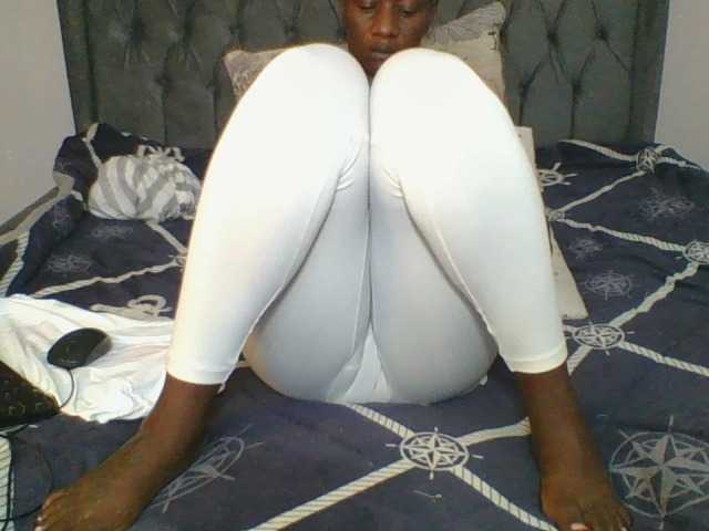 Silentqueen93 live cam on BongaCams