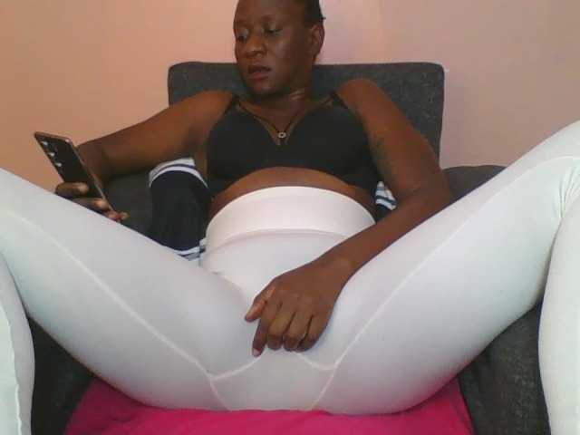 Silentqueen93 live cam on BongaCams