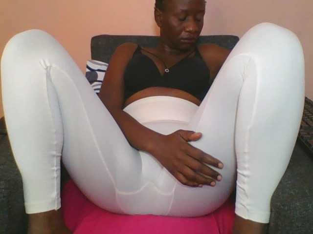 Silentqueen93 live cam on BongaCams