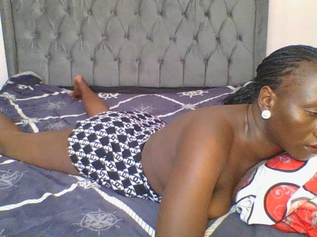 Silentqueen93 live cam on BongaCams
