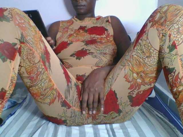 Silentqueen93 live cam on BongaCams