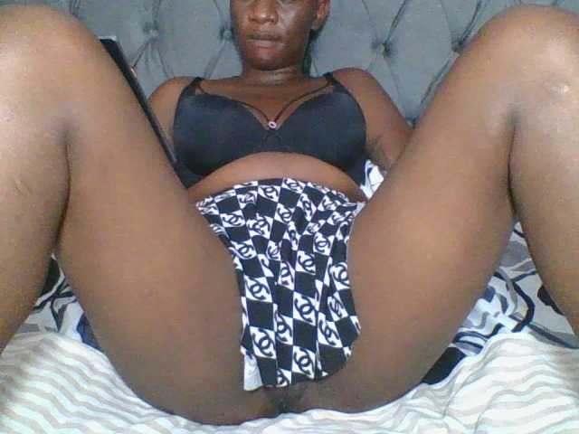 Silentqueen93 live cam on BongaCams