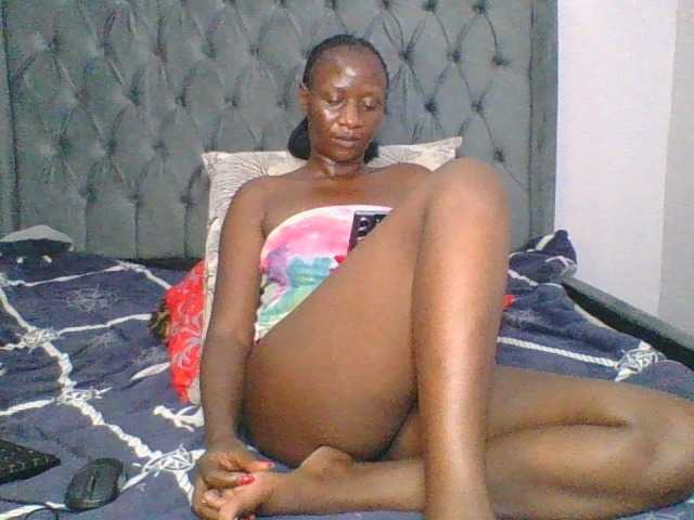 Silentqueen93 live cam on BongaCams