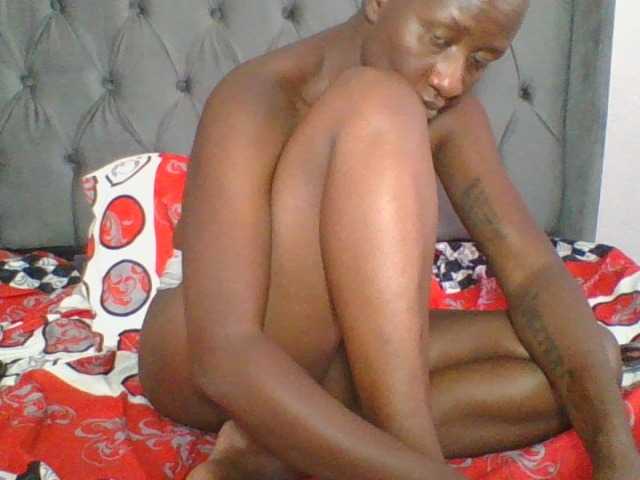 Silentqueen93 live cam on BongaCams