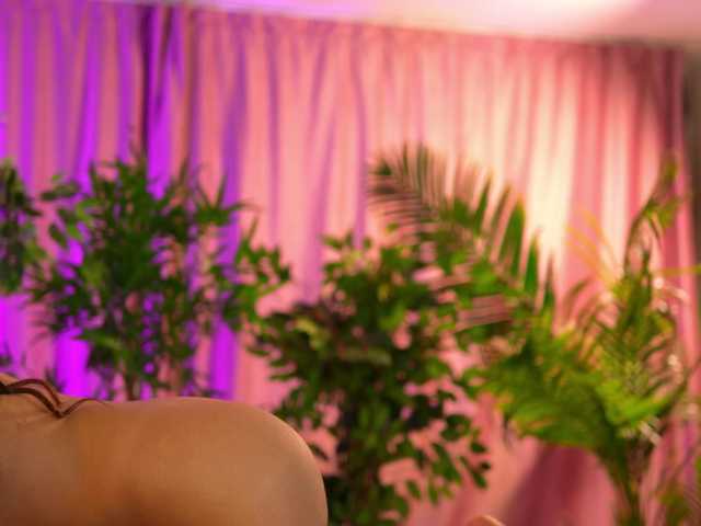 LalaRoze live cam on BongaCams