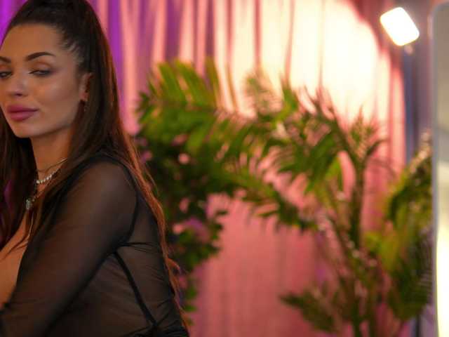 LalaRoze live cam on BongaCams