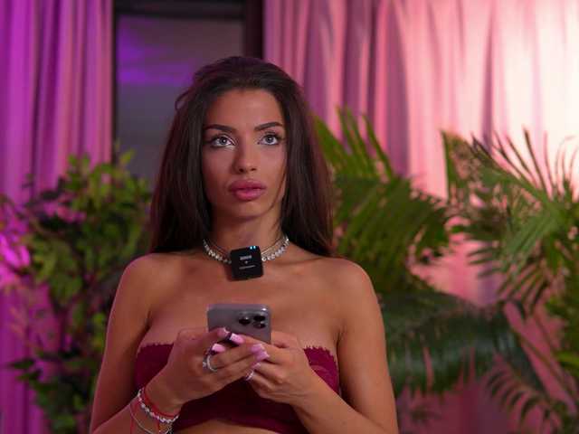 LalaRoze live cam on BongaCams