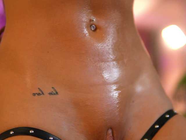 LalaRoze live cam on BongaCams