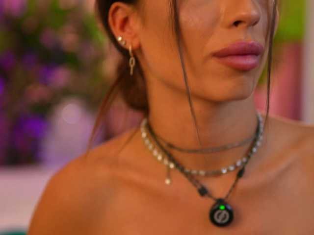 LalaRoze live cam on BongaCams
