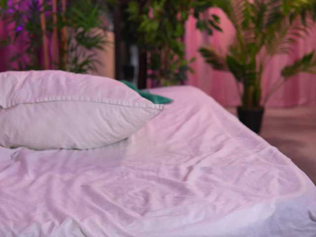 LalaRoze live cam on BongaCams