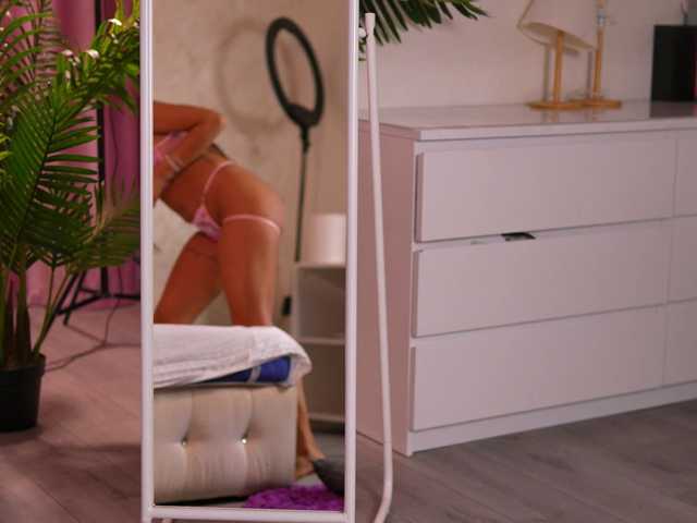 LalaRoze live webcam show