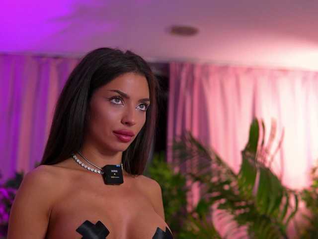 LalaRoze live cam on BongaCams