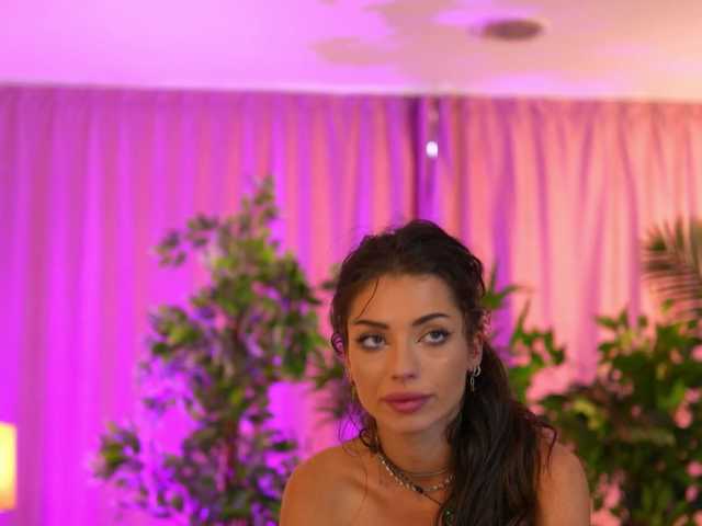 LalaRoze live cam on BongaCams